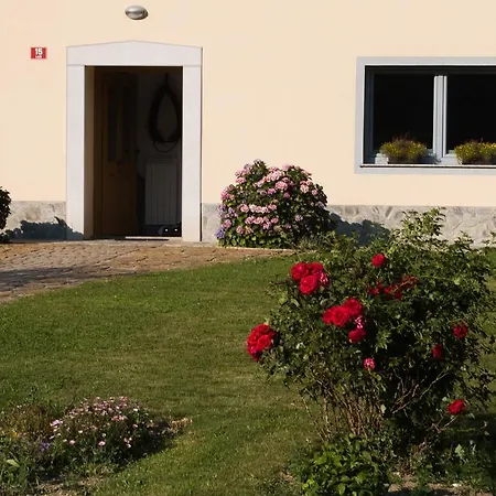 Apartment Tourist Farm Lojtrnik Senozece